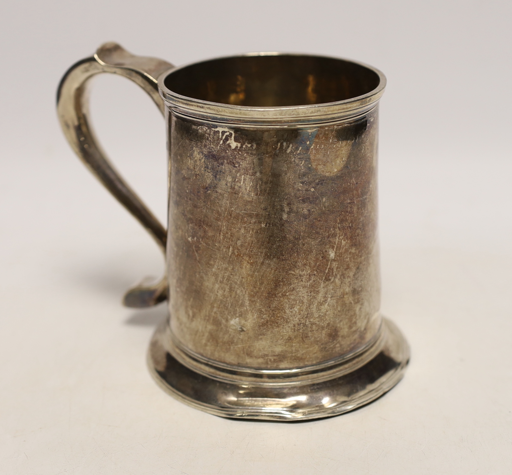 A George III provincial silver mug, John Langlands, Newcastle, 1773, height 11.4cm, 10.3oz.